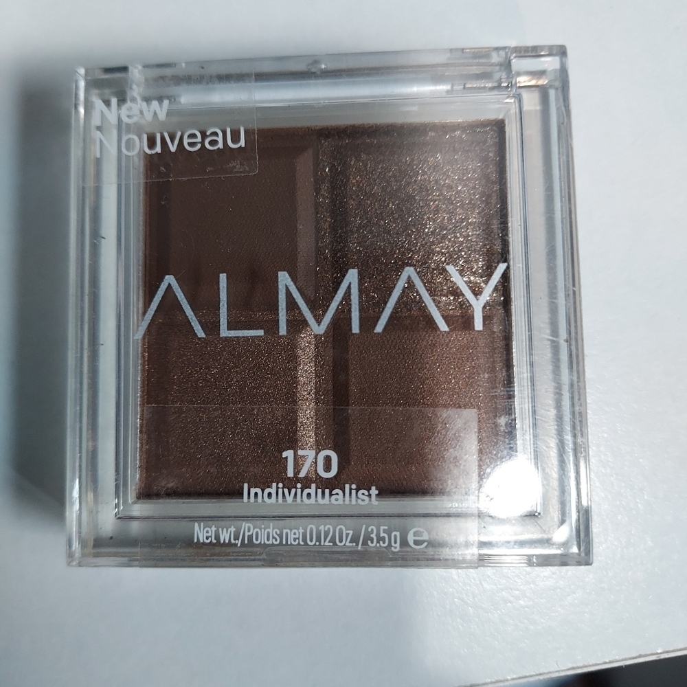 Assortment of makeup - Picture 4 of 10